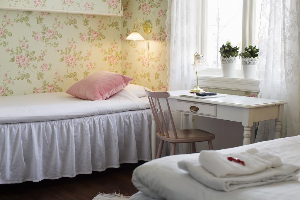 Strandvillan Hotell Och Bed & Breakfast Люсечиль Экстерьер фото