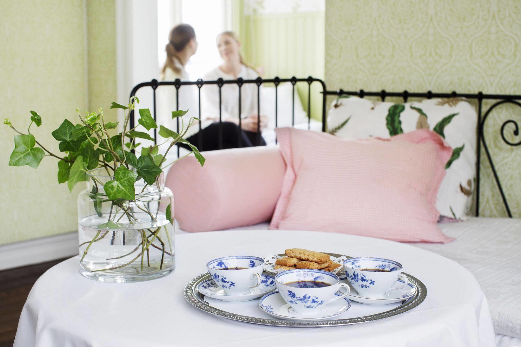 Strandvillan Hotell Och Bed & Breakfast Люсечиль Экстерьер фото