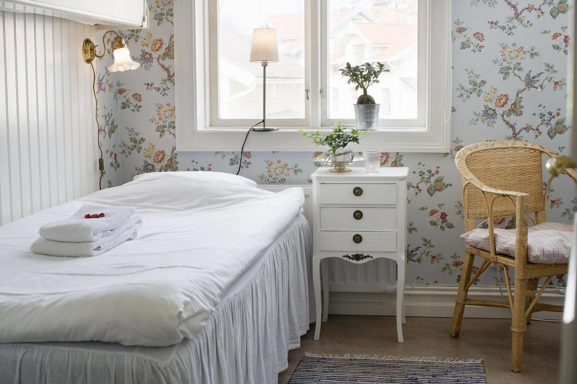 Strandvillan Hotell Och Bed & Breakfast Люсечиль Экстерьер фото